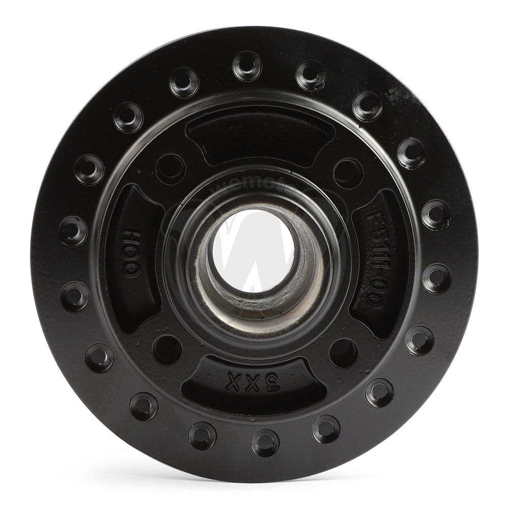 0YB3292_ad6677 three.jpg